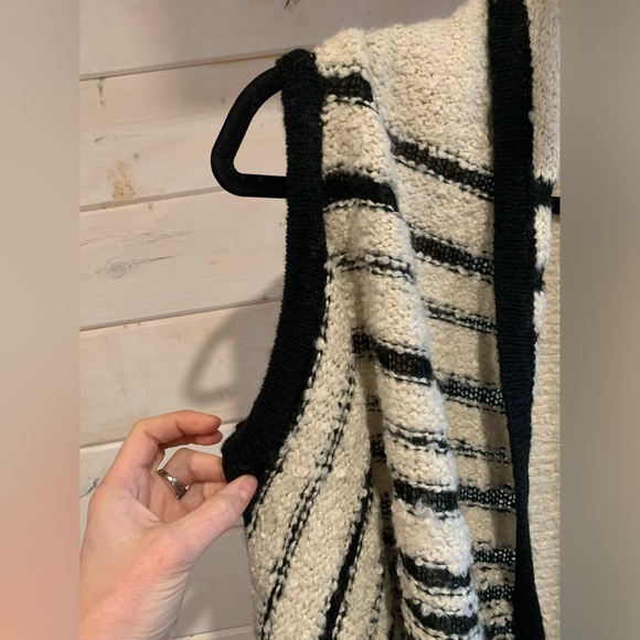 a.n.a A New Approach | Cream & Black Wool Blend Sleeveless Sweater - Picture 2 of 6